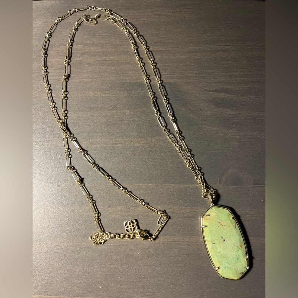 EUC Kendra Scott gold Reid necklace in light green faceted Chrysocolla stone